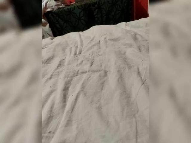 Lluana23 on BongaCams