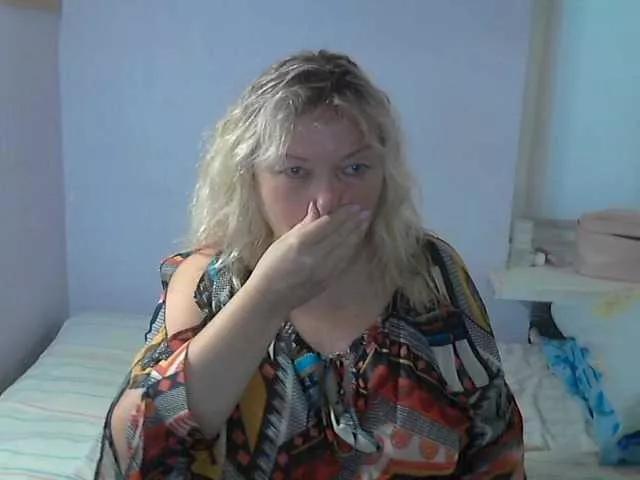 Offline LucyAlexis on BongaCams