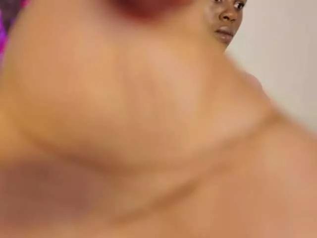 Offline Mandymia on BongaCams