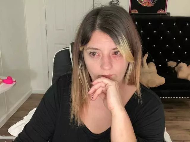 maramaze on BongaCams 