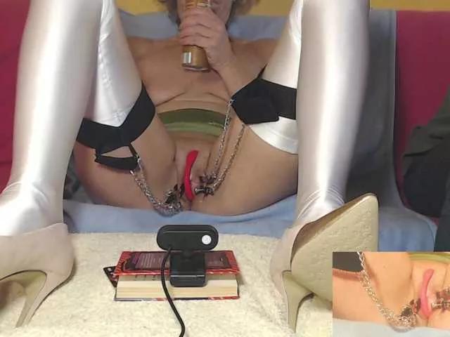 Master-Bitch on BongaCams 