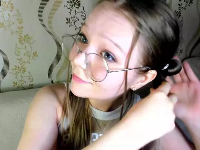 MelMooon on BongaCams