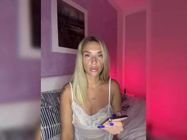 merrybaby on BongaCams 