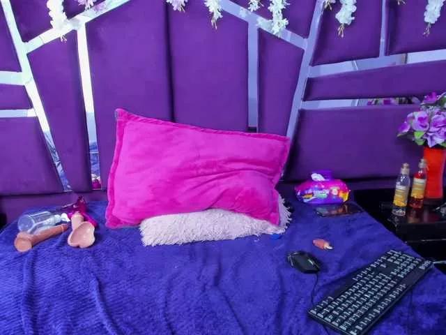 Freechat MiaaDavis on BongaCams