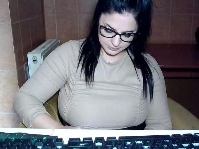 MoniqQuuen on BongaCams 