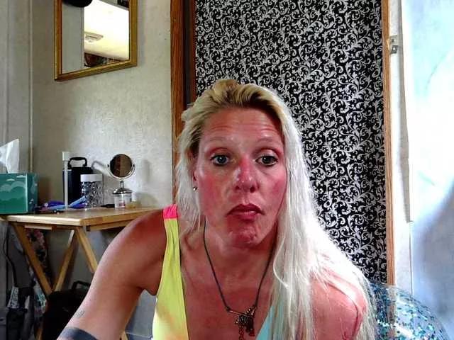 Offline mylfGlama on BongaCams