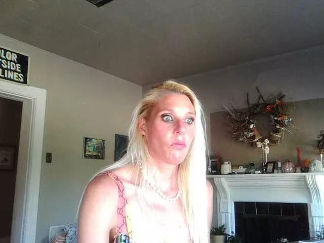 Gorgeous MylfGlama wants you to fuck her body now mylfGlama from BongaCams