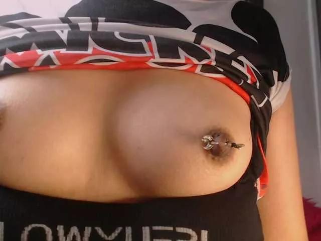 Offline nathalie-f on BongaCams