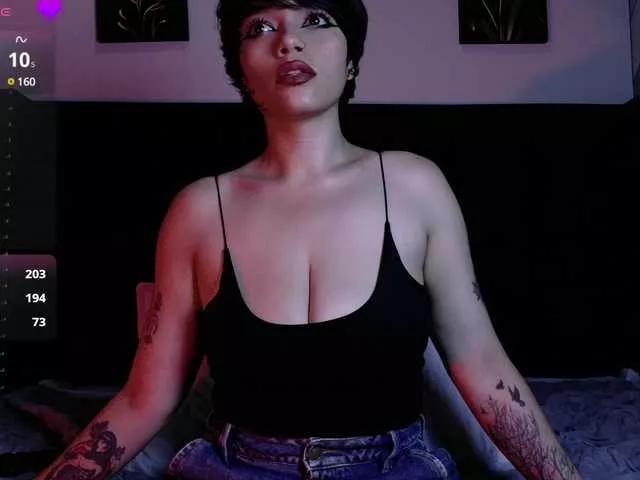 naturaltiits on BongaCams 