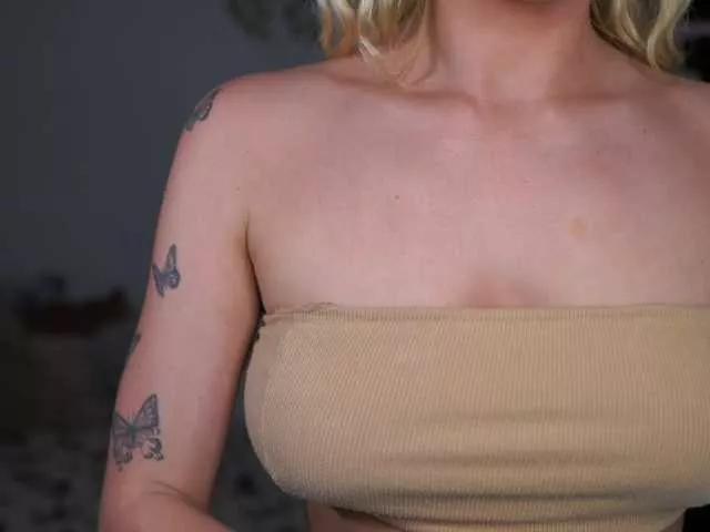 NicoletteShea01 on BongaCams 