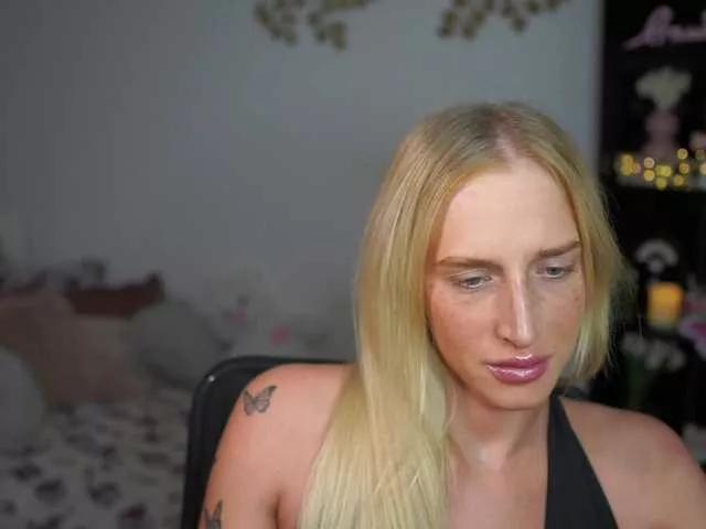 NicoletteShea01 on BongaCams 