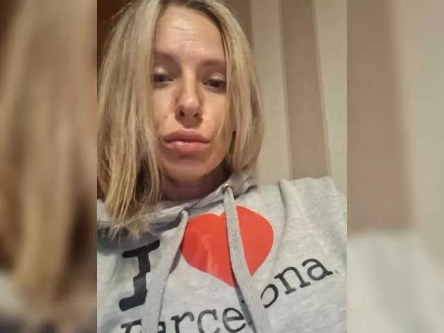 Peluchealo from BongaCams