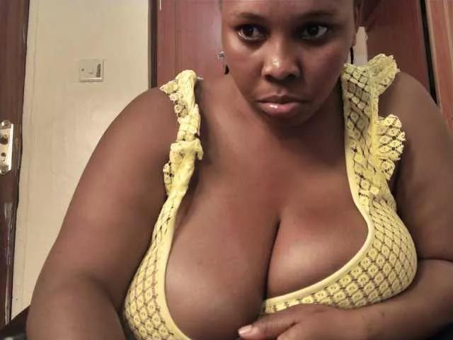 Queenlily25 on BongaCams 