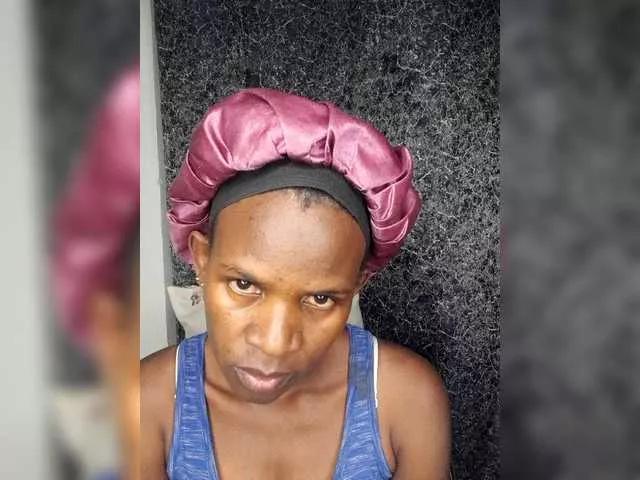 Offline Queenyann on BongaCams