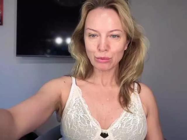 Offline RachelSweet on BongaCams