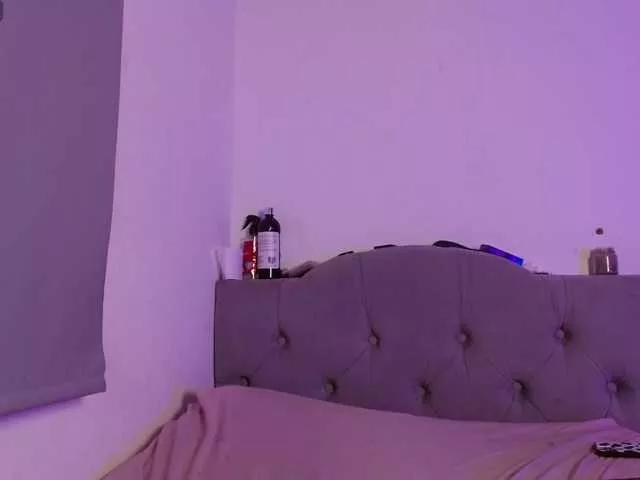 Freechat Red-moonn on BongaCams