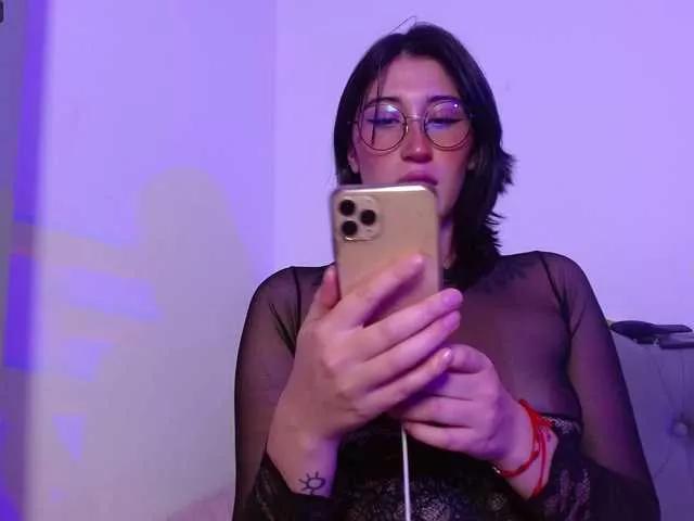 Freechat Red-moonn on BongaCams