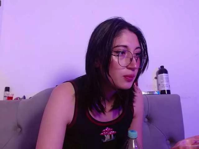 Freechat Red-moonn on BongaCams