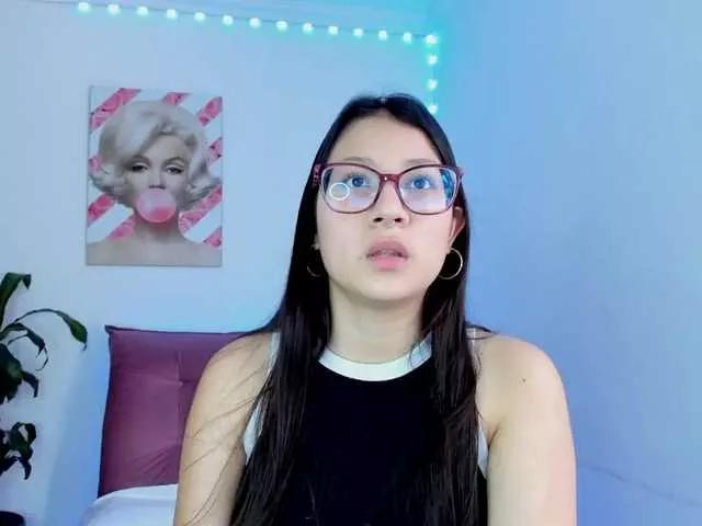 Freechat rouse-red on BongaCams