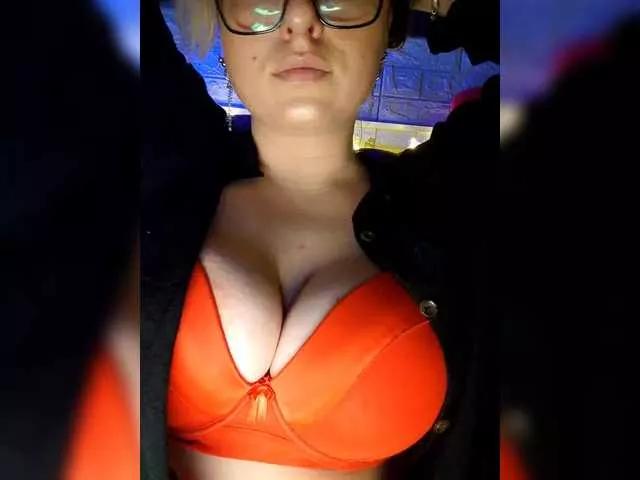 SatinUrban on BongaCams 