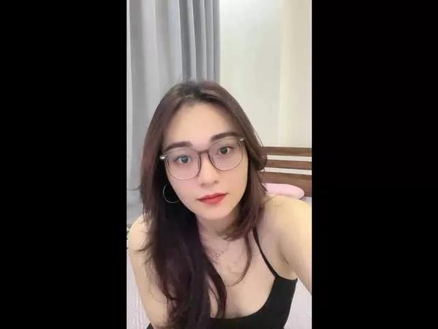 Offline Selena295 on BongaCams