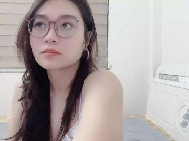 Offline Selena295 on BongaCams