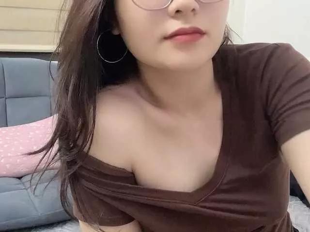 Offline Selena295 on BongaCams