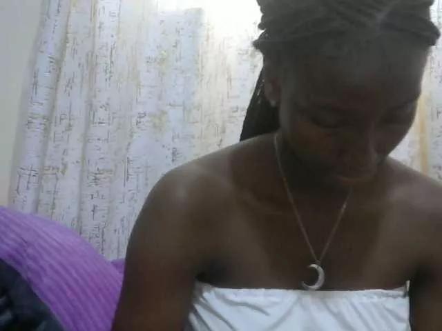 Masturbate to Sexythiny, she wants to masturbate for you Sexythiny from BongaCams