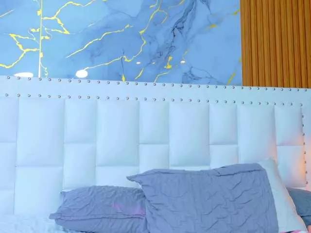 Offline slutlittlegir on BongaCams