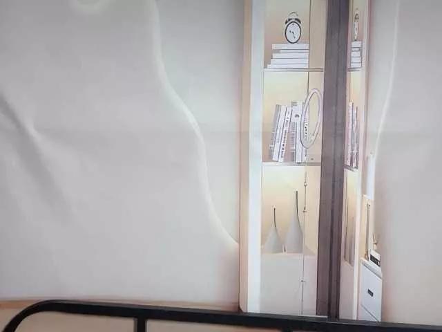 Offline Strawberry18 on BongaCams