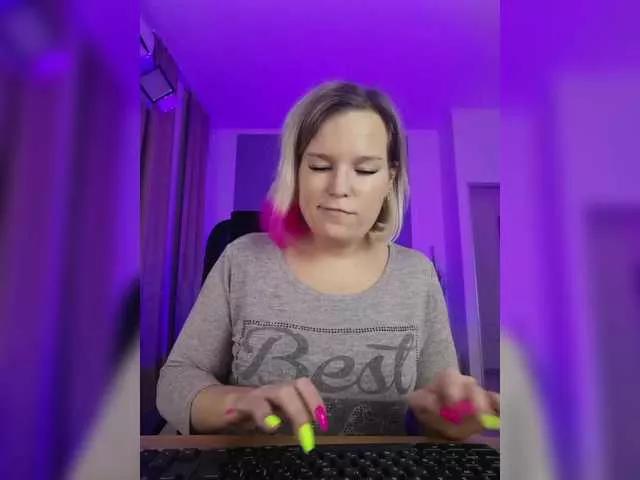 sweeteve050 on BongaCams 