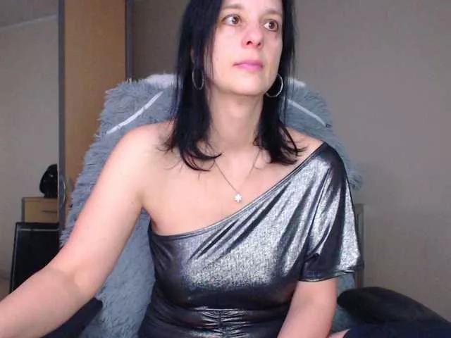 SweetLongLips on BongaCams 