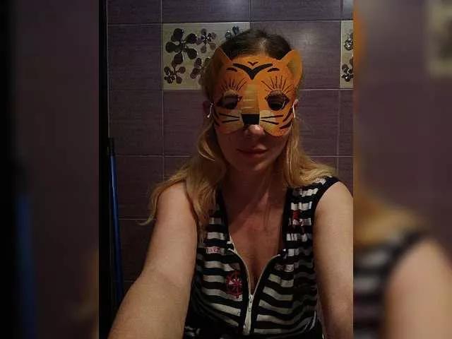 Offline Tigress28 on BongaCams