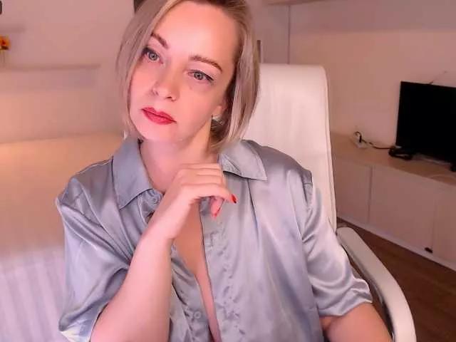 Tilly-Eliot from BongaCams