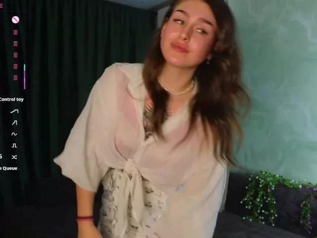 Cute TinyMollys wants you to fuck her body now TinyMollys from BongaCams