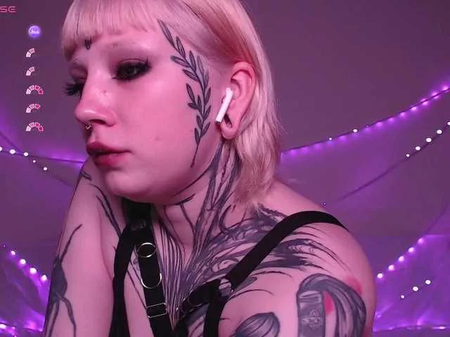 tradishka on BongaCams