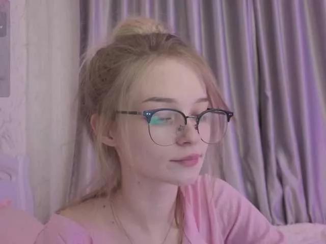 Offline vialeta-baby on BongaCams