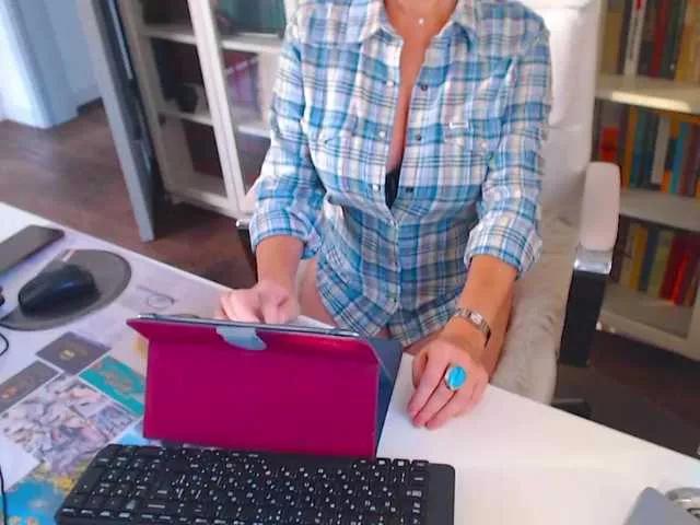 Checkout gorgeous stripper Xxangelcatxx xxangelcatxx from BongaCams