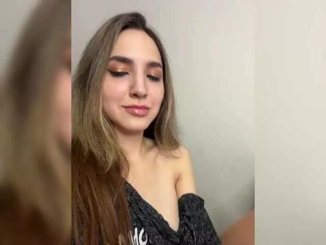 YoloLove on BongaCams 
