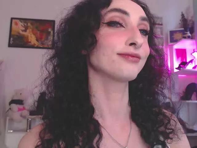 YourNylonQueen on BongaCams 
