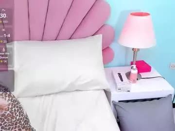 Discover sweet camslut Alana_glasses alana_glasses from Chaturbate