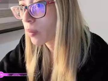 Freechat carolblonde on Chaturbate