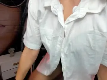 dolly_pocket — Dance Show  [31 tokens left] #skinny #squirt #latina #deepthroat #saliva