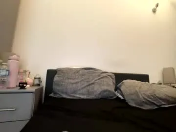 emelia_mae — I'm new! Bra Off ?!  #Teen #British #BigBoobs #BigAss #Squirt #New [1183 tokens left]