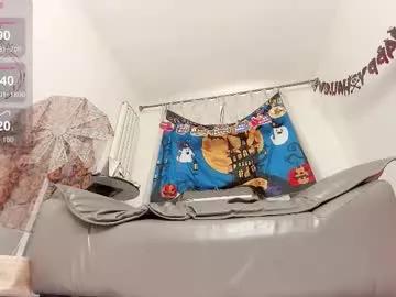 Check out Foxyiyi, she wants to masturbate for you foxyiyi from Chaturbate