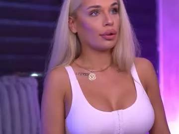 Freechat ivyrowa on Chaturbate