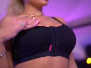 Freechat ivyrowa on Chaturbate