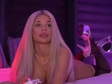 Freechat ivyrowa on Chaturbate