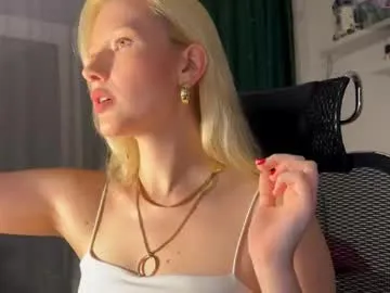 Freechat lora_hellyeah on Chaturbate