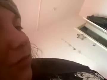 melli23 on Chaturbate 